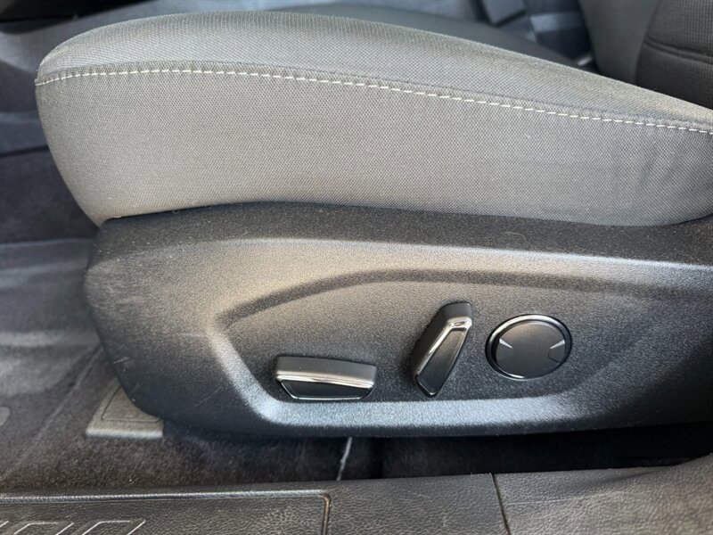 Used 2020 Ford Fusion SE image 19