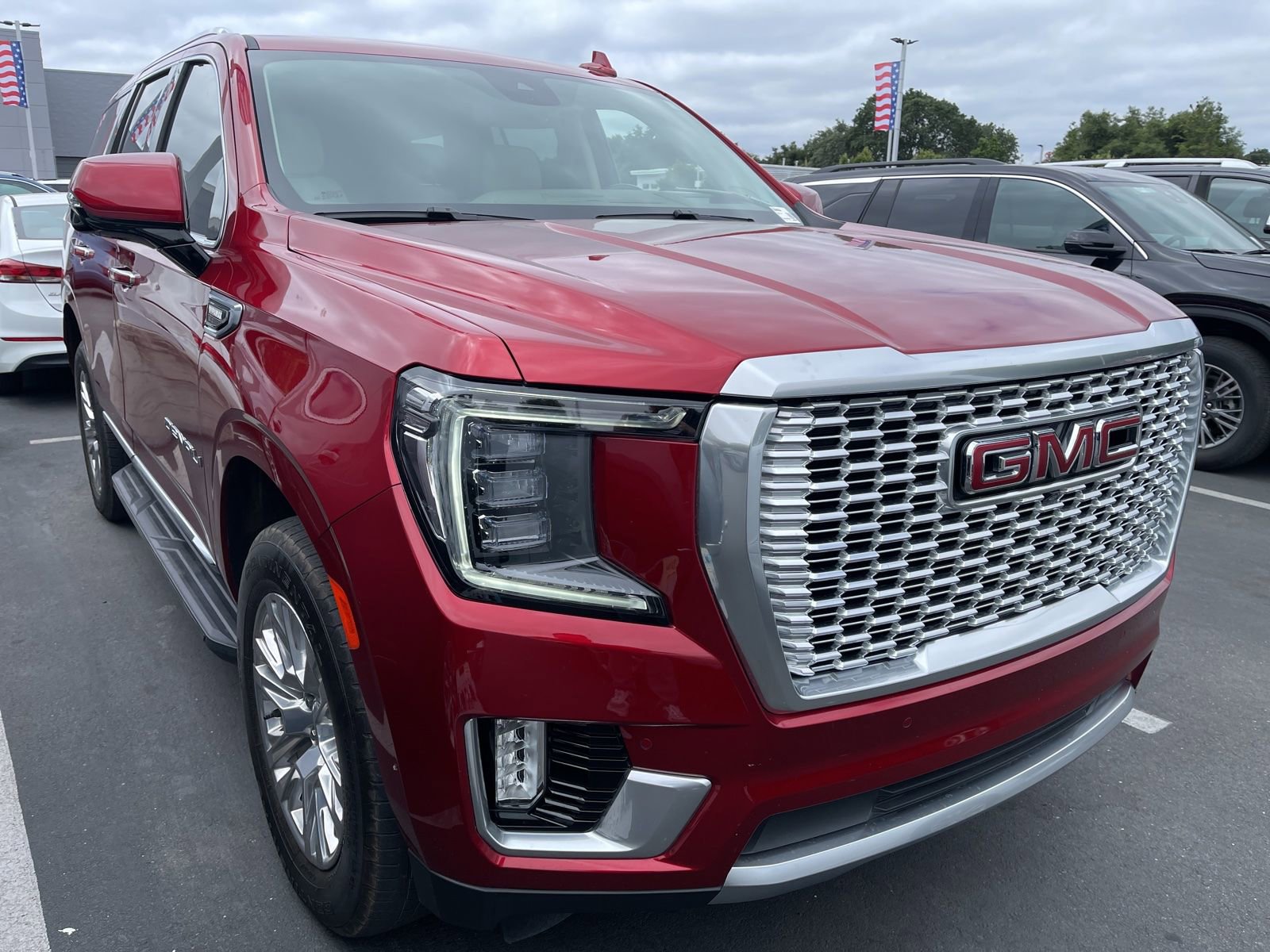 Used 2024 GMC Yukon Denali AWD/4WD image 1