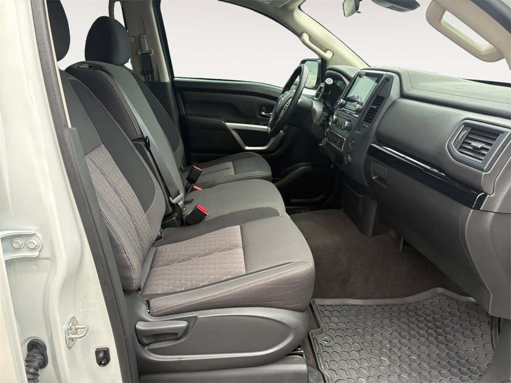 Used 2024 Nissan Titan SV image 15