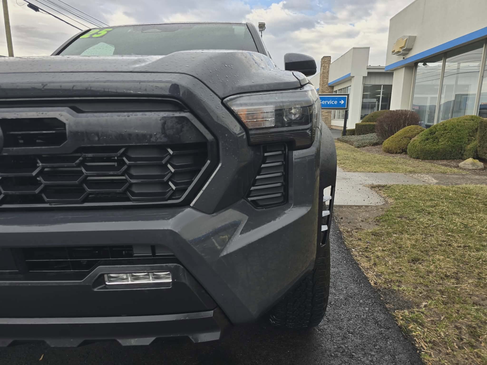 Used 2025 Toyota Tacoma TRD Off-Road image 9