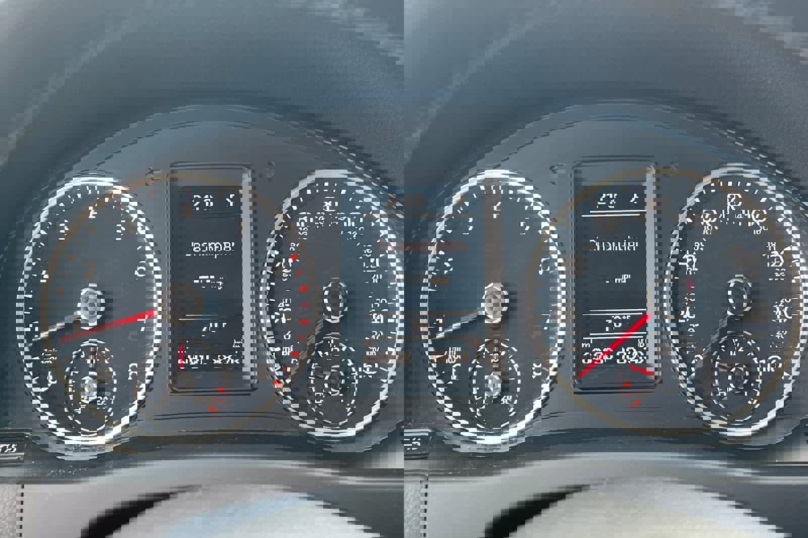 Used 2017 Volkswagen Tiguan S image 27