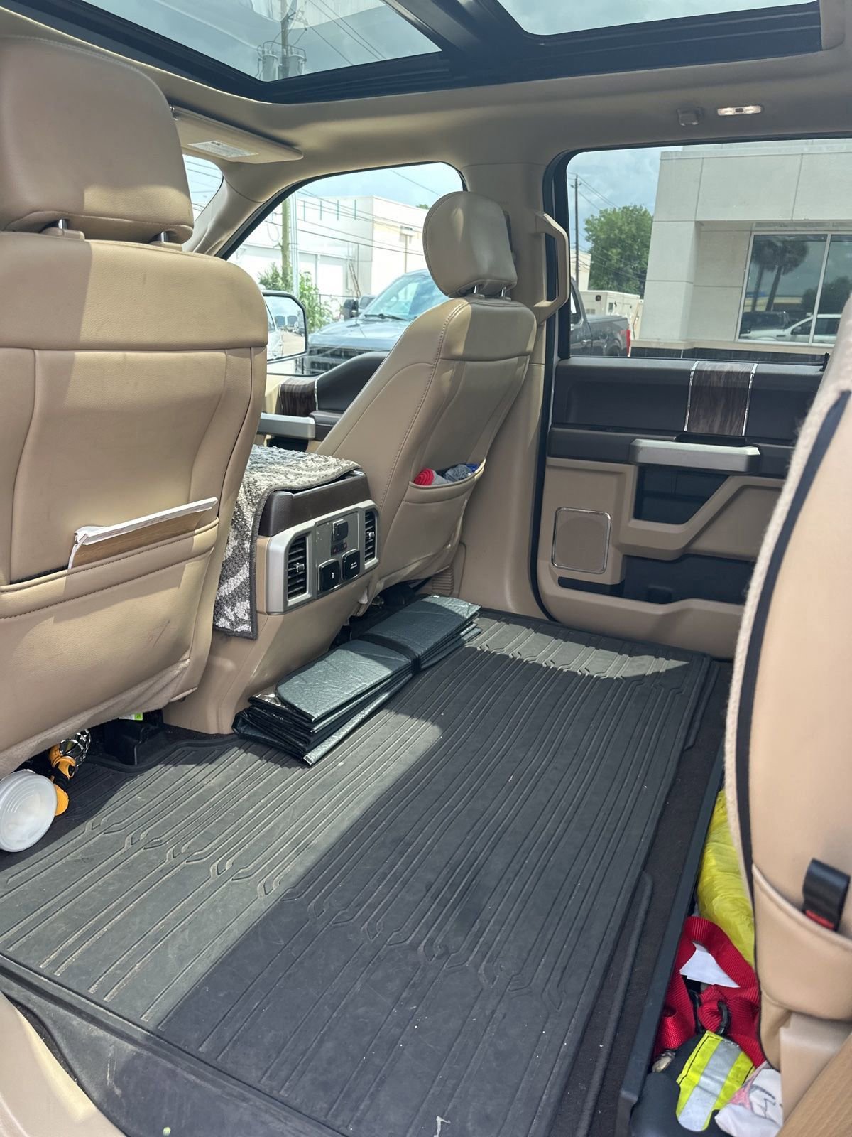 Used 2019 Ford F150 Lariat w/ Equipment Group 502A Luxury AWD/4WD image 4