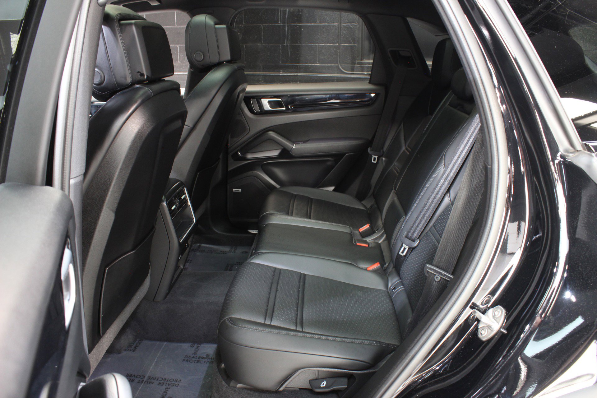 Used 2022 Porsche Cayenne E-Hybrid w/ Premium Package image 33