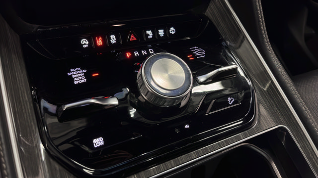 Used 2022 Jeep Wagoneer Series III w/ Premium Group I AWD/4WD image 19