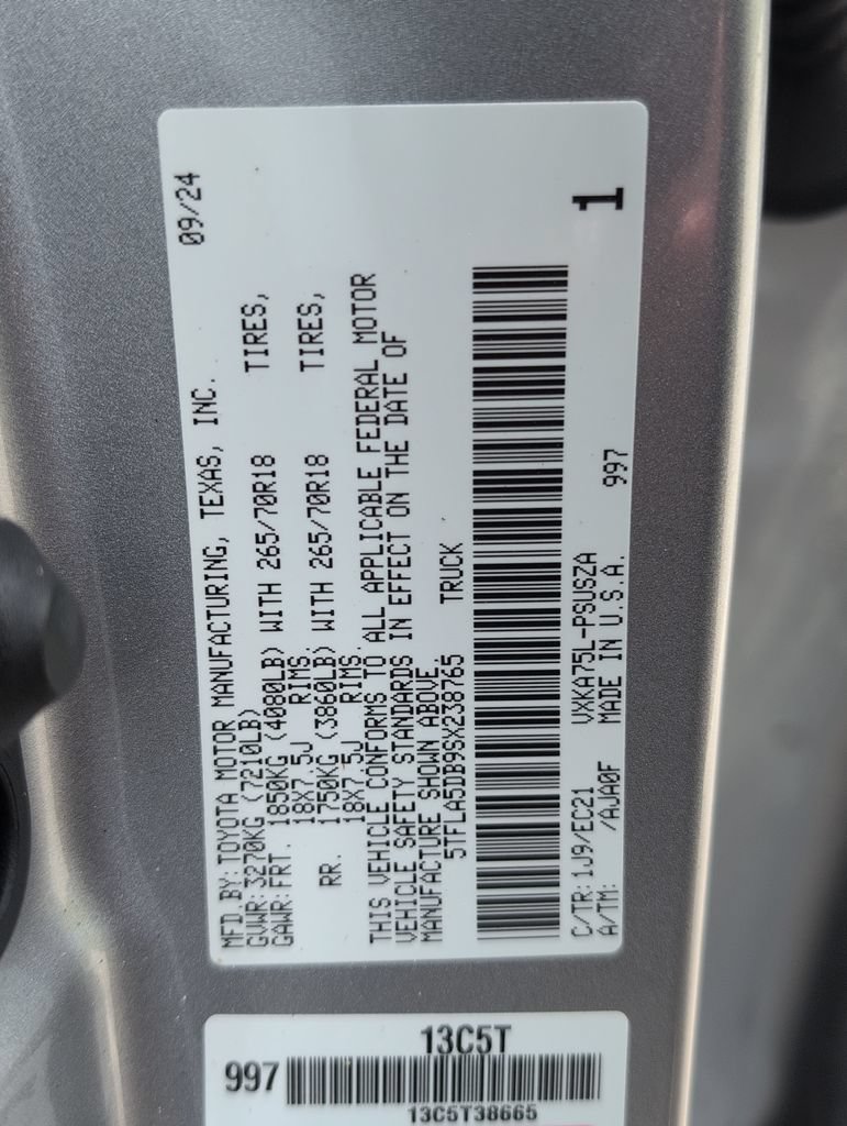 Used 2025 Toyota Tundra SR5 w/ SR5 Premium Package AWD/4WD image 29