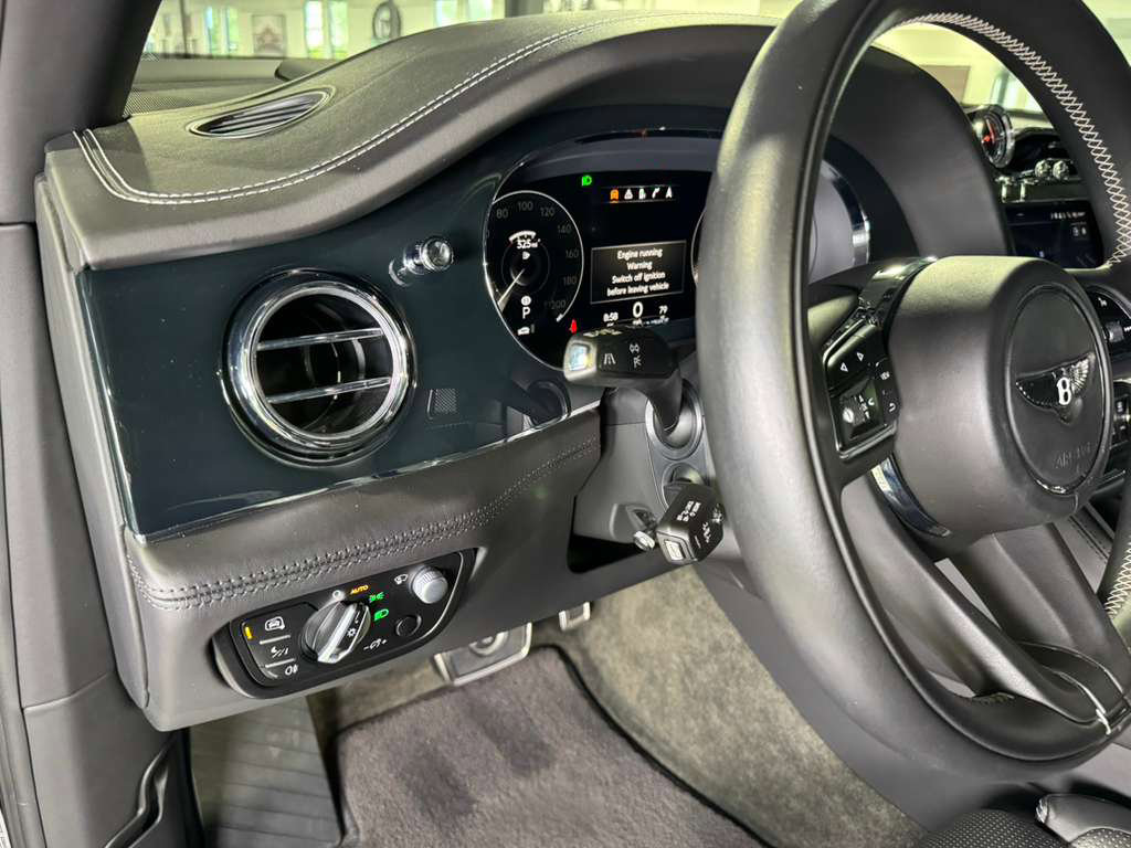 Used 2023 Bentley Bentayga Extended Wheelbase image 35