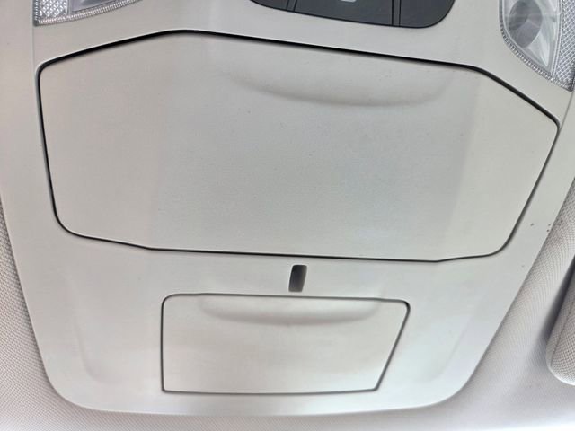 Used 2018 Chrysler Pacifica Touring-L FWD image 32
