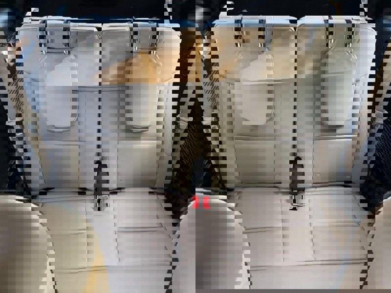 Used 2021 Ford Explorer XLT w/ Equipment Group 202A image 11