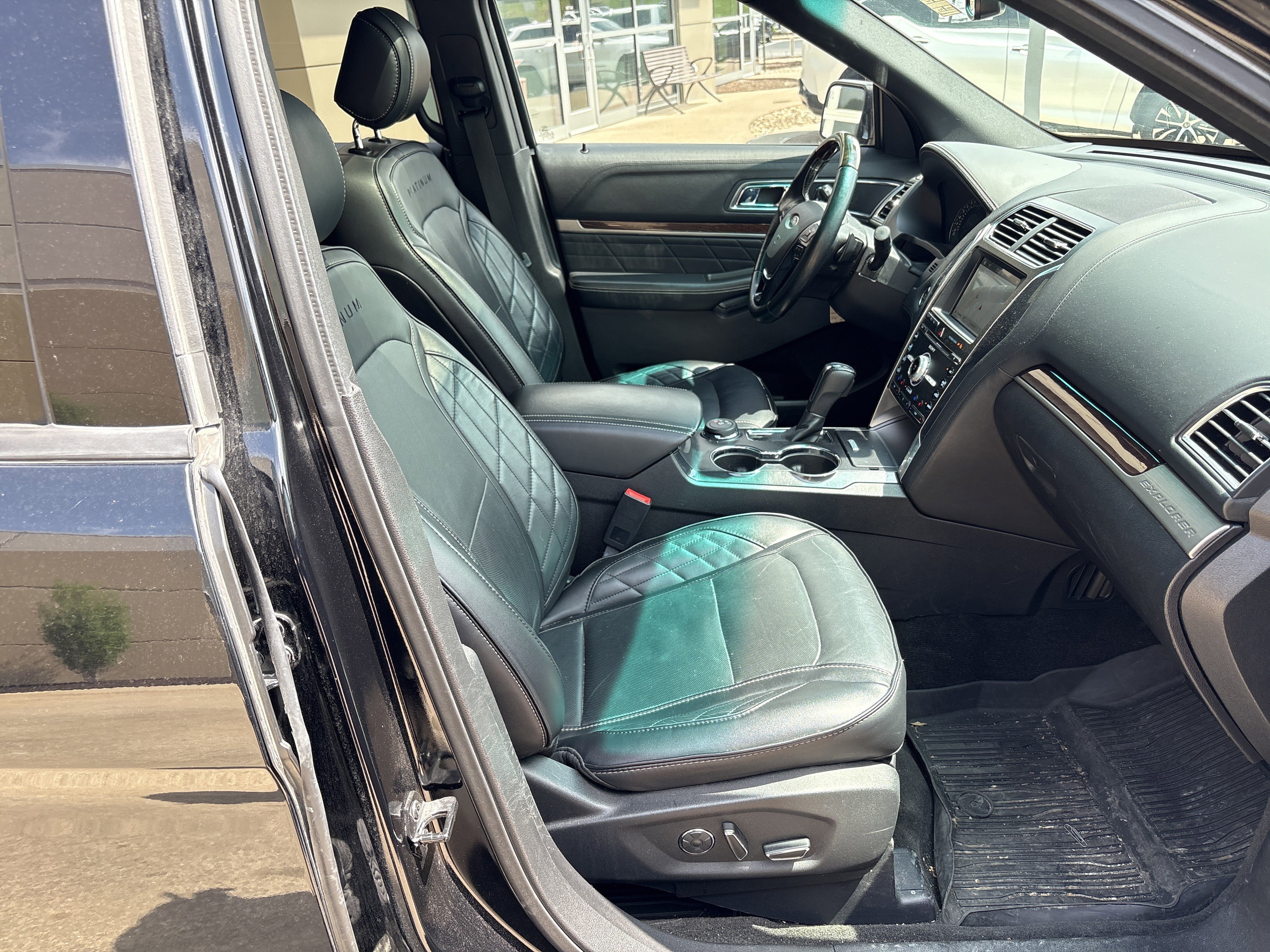 Used 2017 Ford Explorer Platinum image 34