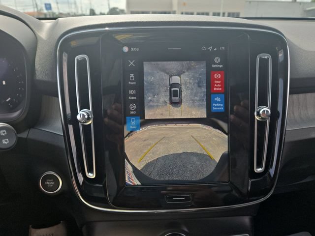 Used 2026 Volvo XC40 B5 Plus AWD/4WD image 17