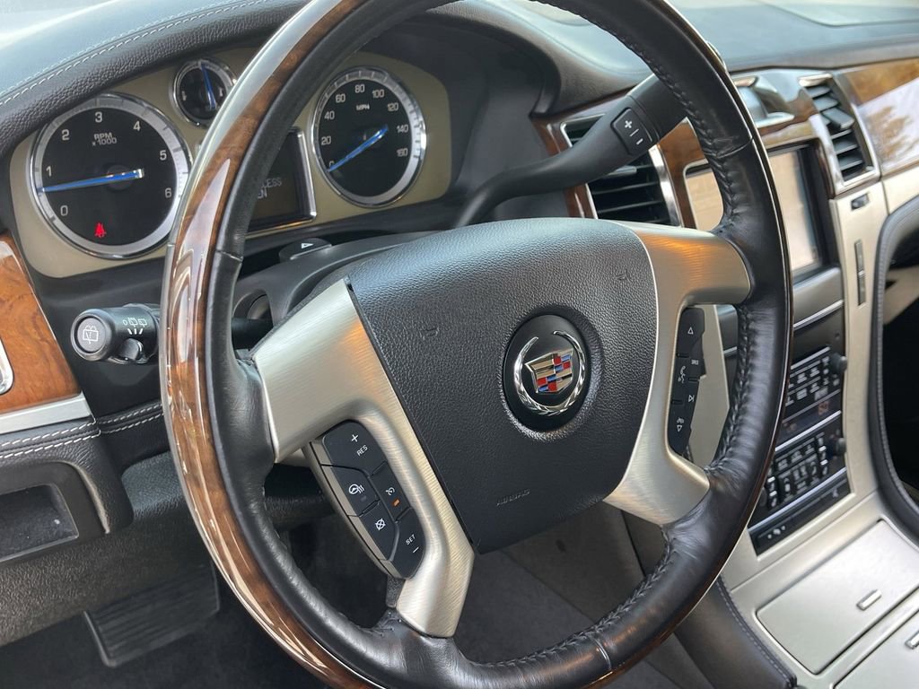 Used 2012 Cadillac Escalade ESV Platinum AWD/4WD image 24