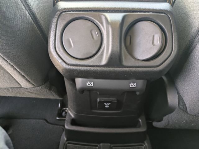 Used 2025 Jeep Wrangler Unlimited Sahara image 14