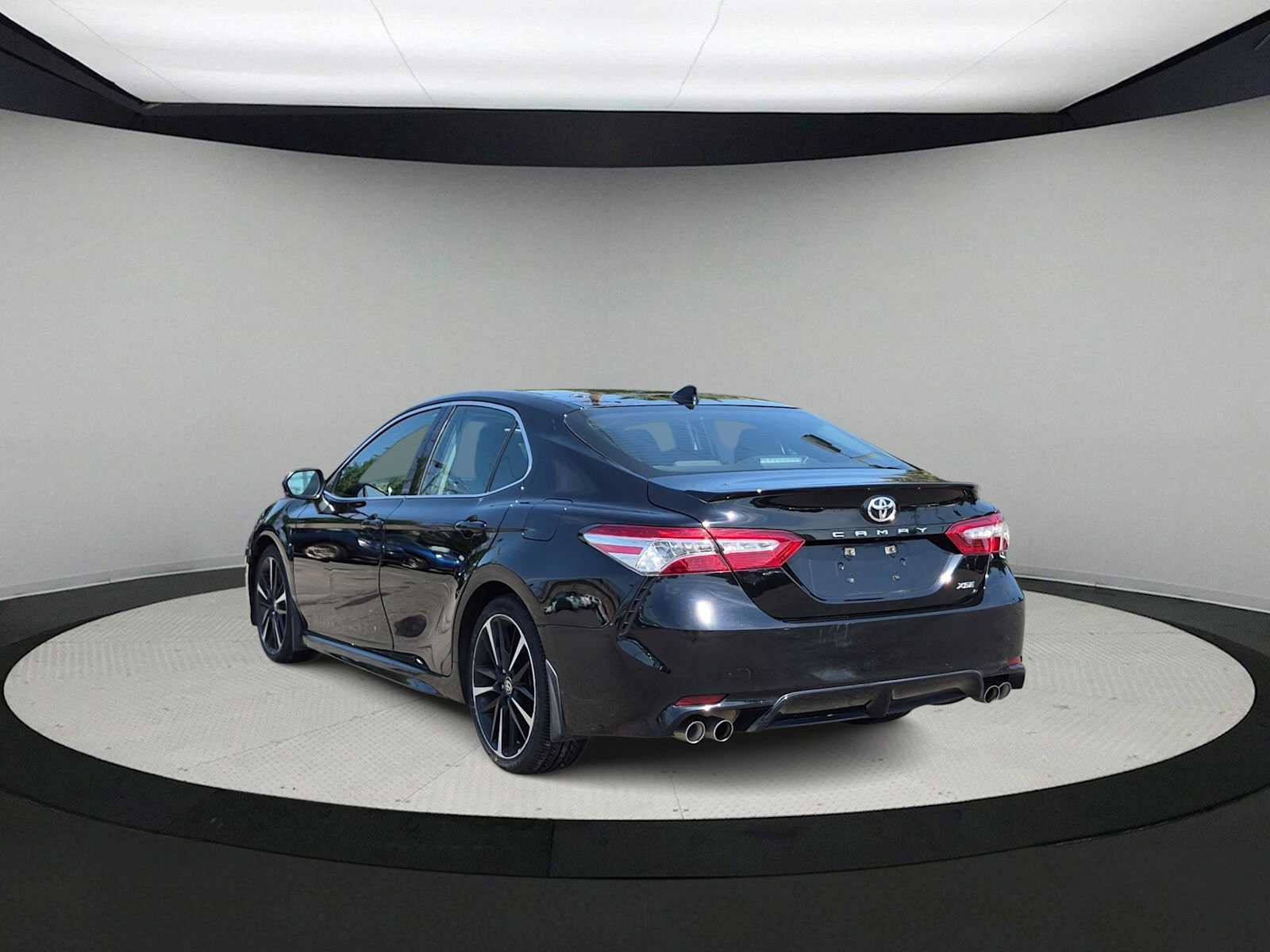 Used 2020 Toyota Camry XSE FWD image 6