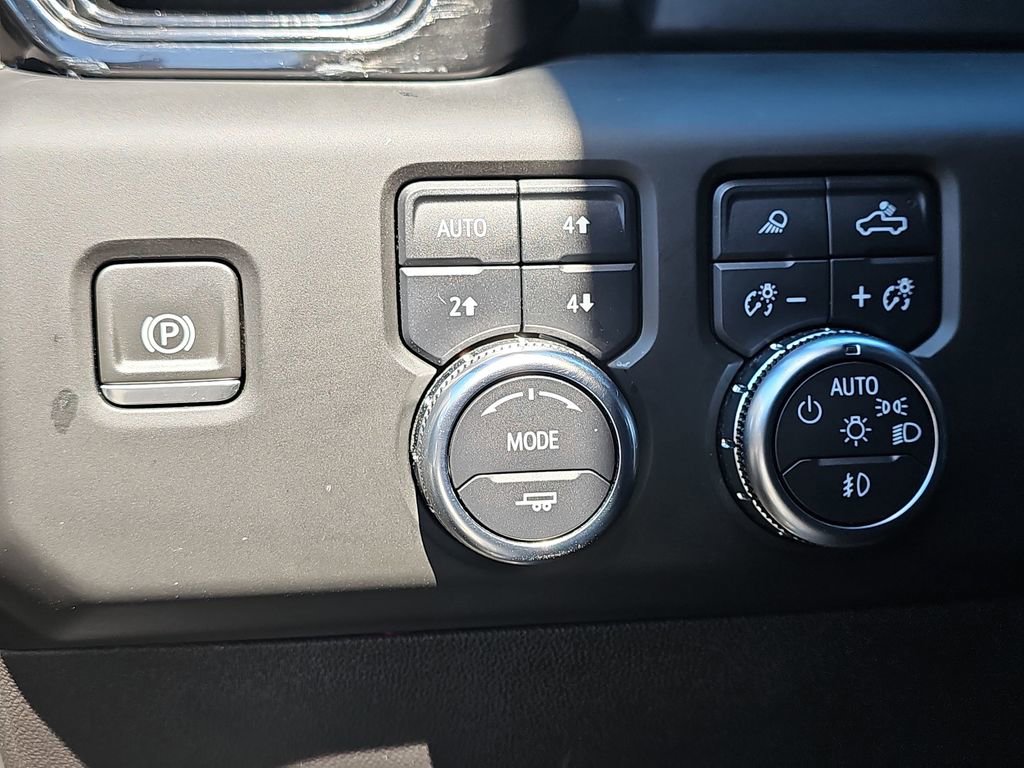 Used 2022 GMC Sierra 1500 AT4 w/ Sierra Safety Plus Package AWD/4WD image 31