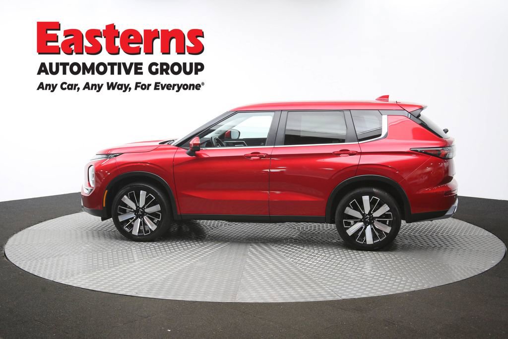 Used 2025 Mitsubishi Outlander SE FWD image 60