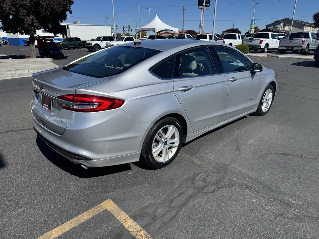 Used 2018 Ford Fusion S image 2