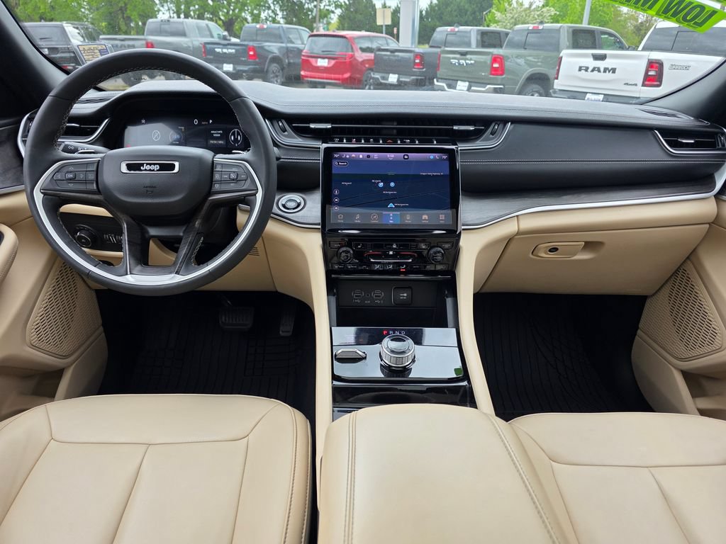 Used 2023 Jeep Grand Cherokee Limited AWD/4WD image 5