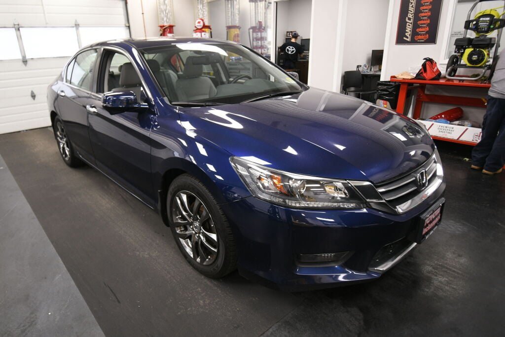 Used 2024 Subaru Crosstrek 2.0i Premium AWD/4WD image 2