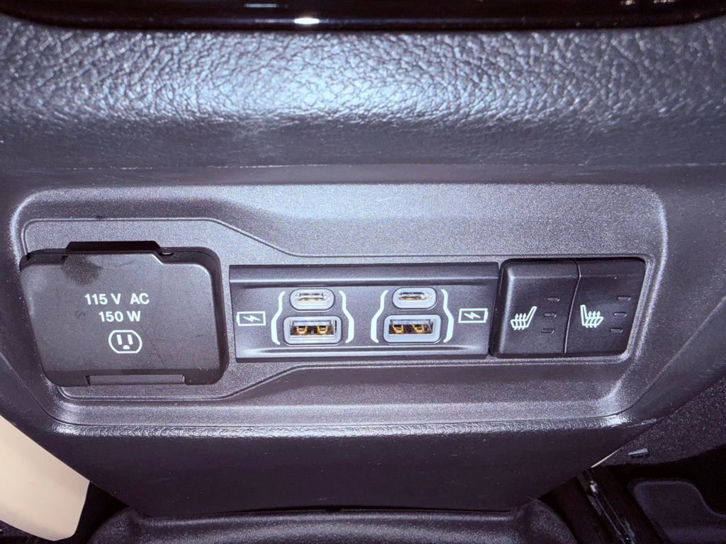 Used 2024 Jeep Grand Cherokee Limited w/ Black Appearance Package image 14