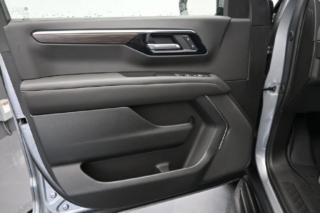 New 2026 Chevrolet Suburban LS AWD/4WD image 17
