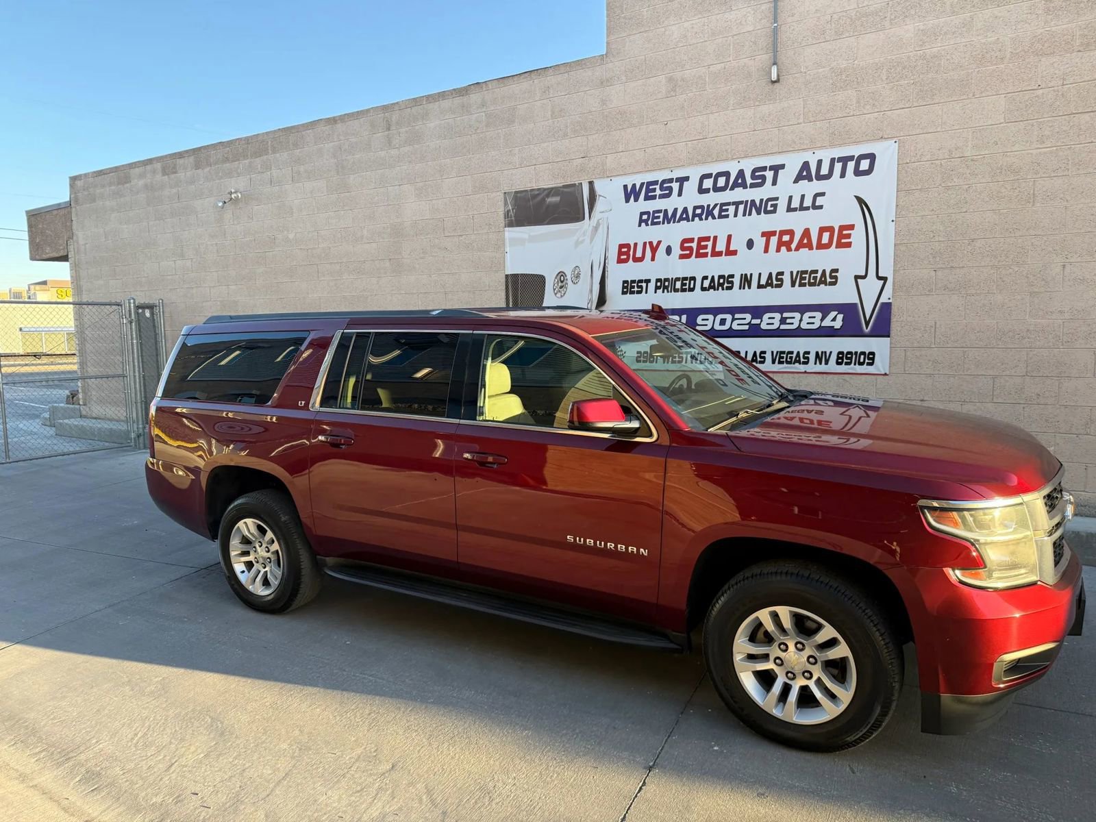 Used 2018 Chevrolet Suburban LT RWD image 2