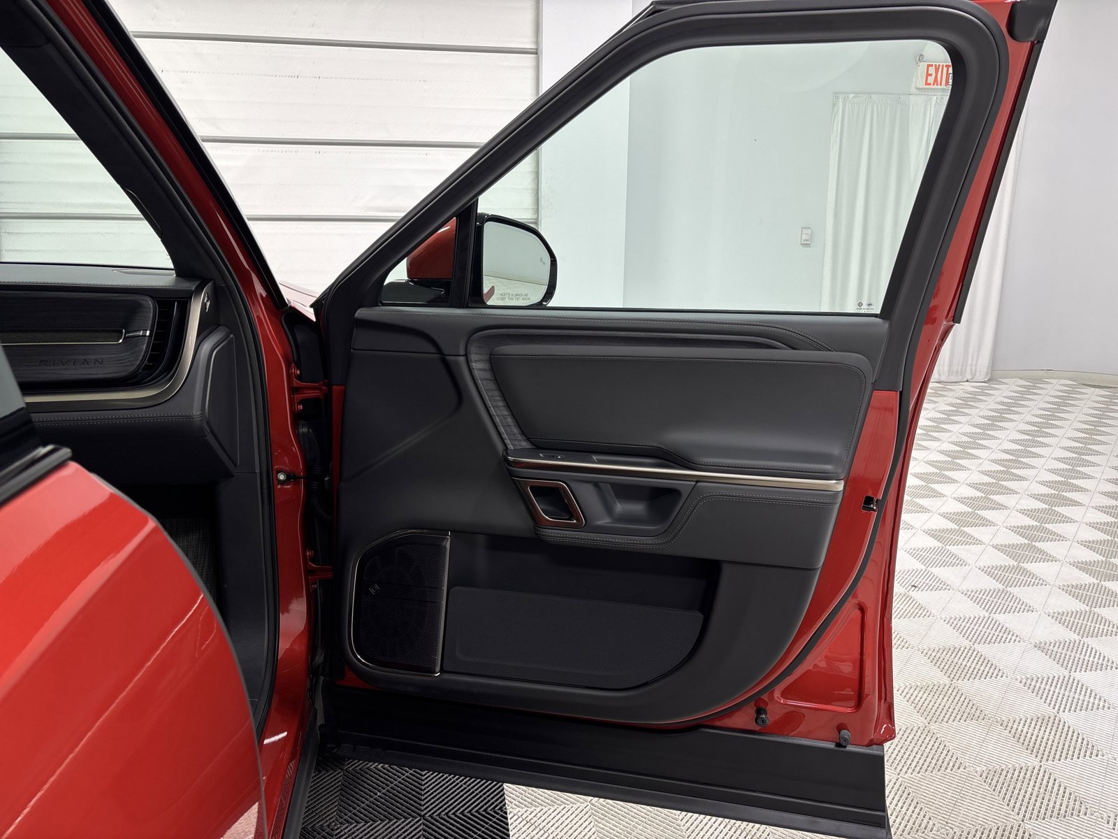 Used 2024 Rivian R1S Adventure image 18