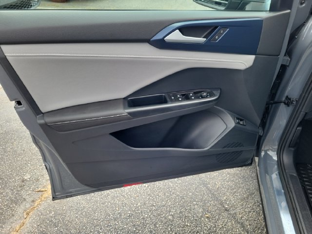 Certified 2024 Volkswagen Taos SE w/ Panoramic Sunroof Package FWD image 27