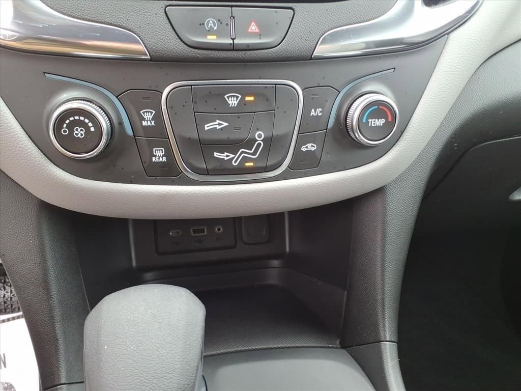 Used 2023 Chevrolet Equinox LS image 24