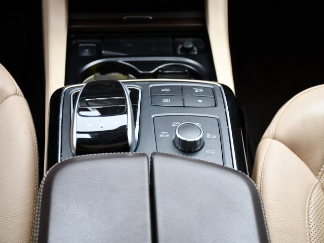 Used 2017 Mercedes-Benz GLS 550 4MATIC image 26