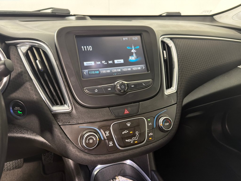 Used 2018 Chevrolet Malibu LT FWD image 13