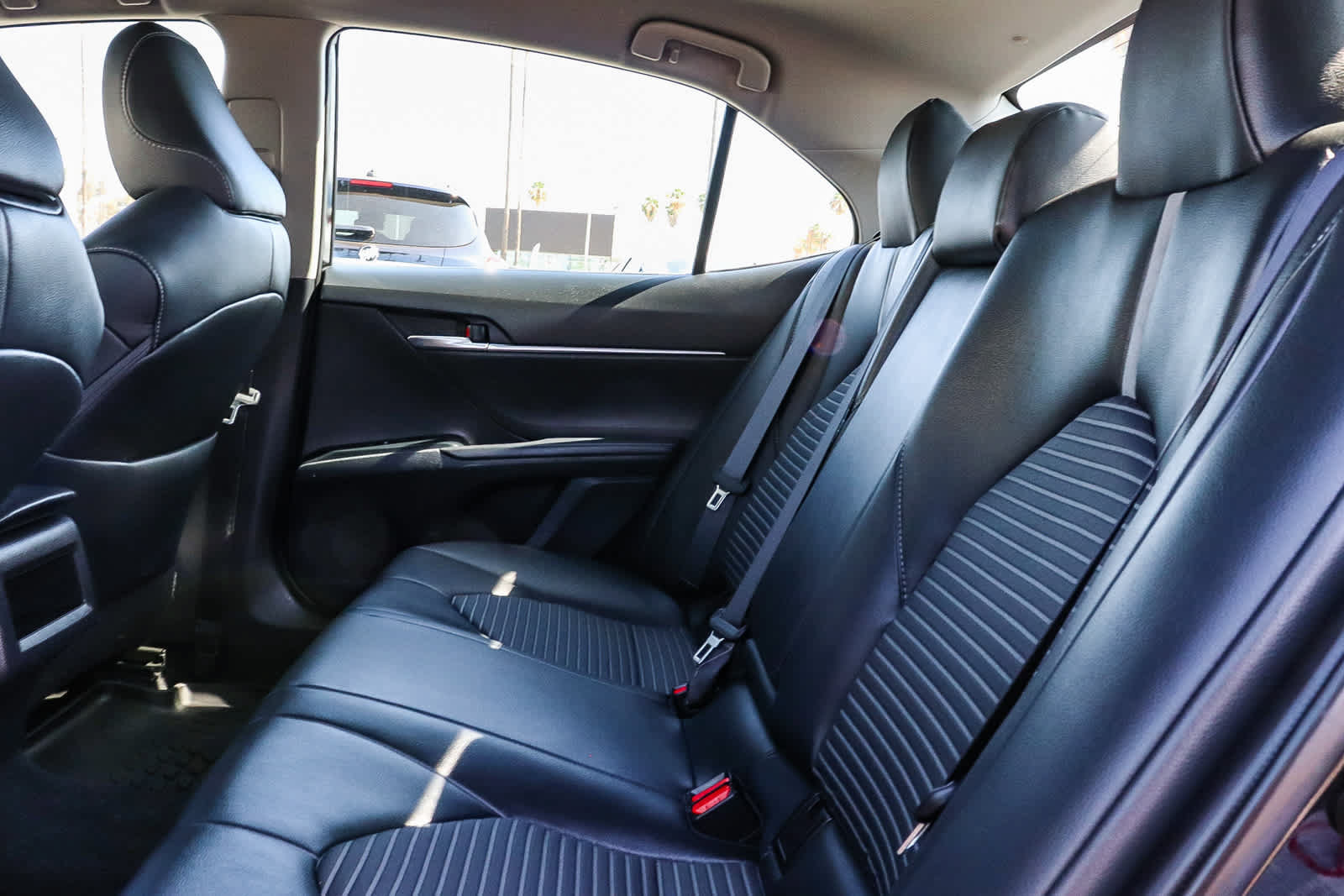 Used 2018 Toyota Camry SE FWD image 24