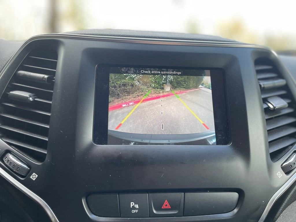 Used 2019 Jeep Cherokee Latitude Plus w/ Comfort/Convenience Group image 15