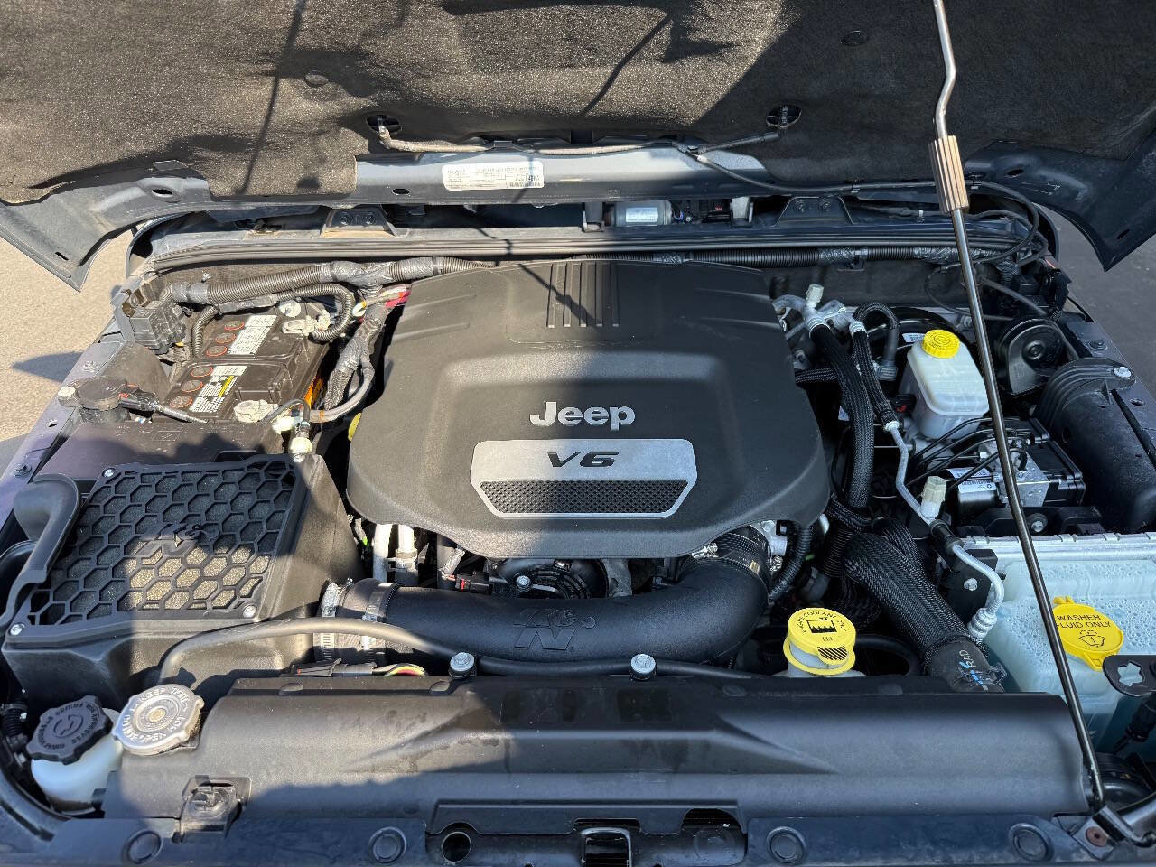 Used 2017 Jeep Wrangler Unlimited Rubicon w/ Cold Weather Group image 31