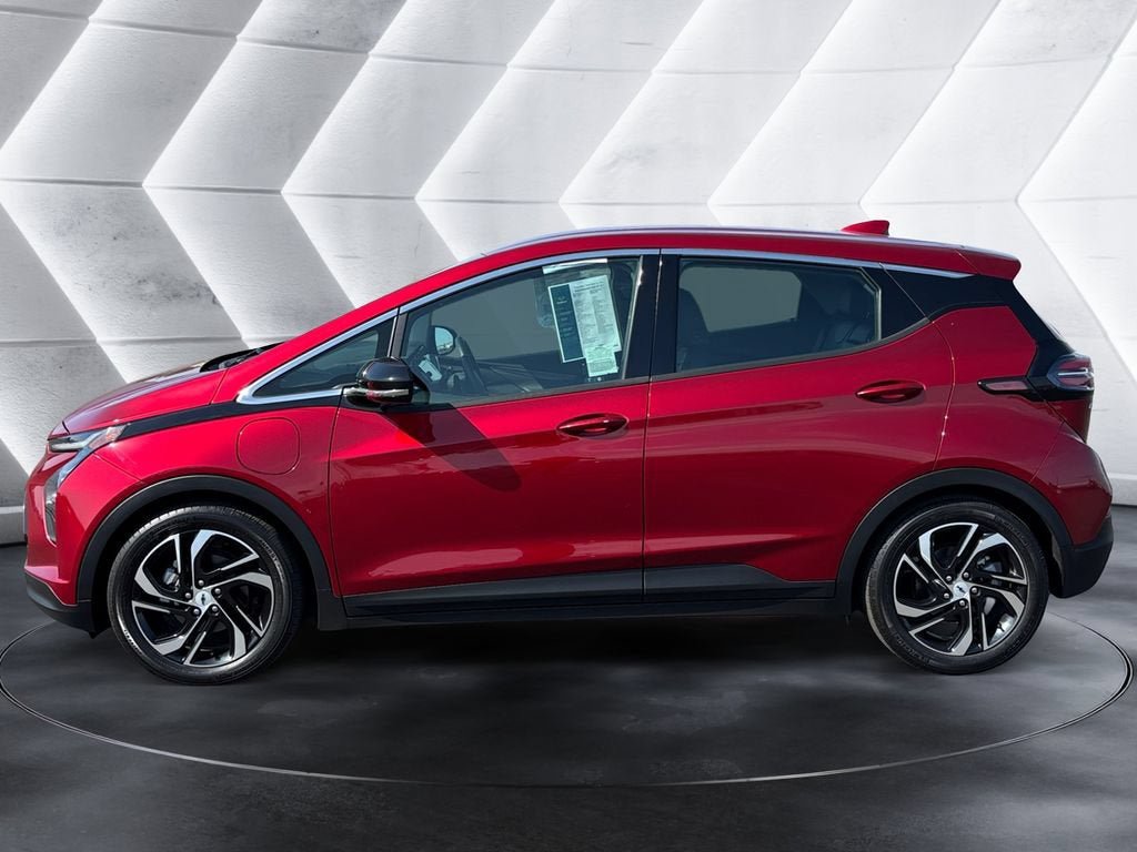 Certified 2022 Chevrolet Bolt LT w/ Infotainment Package FWD image 2