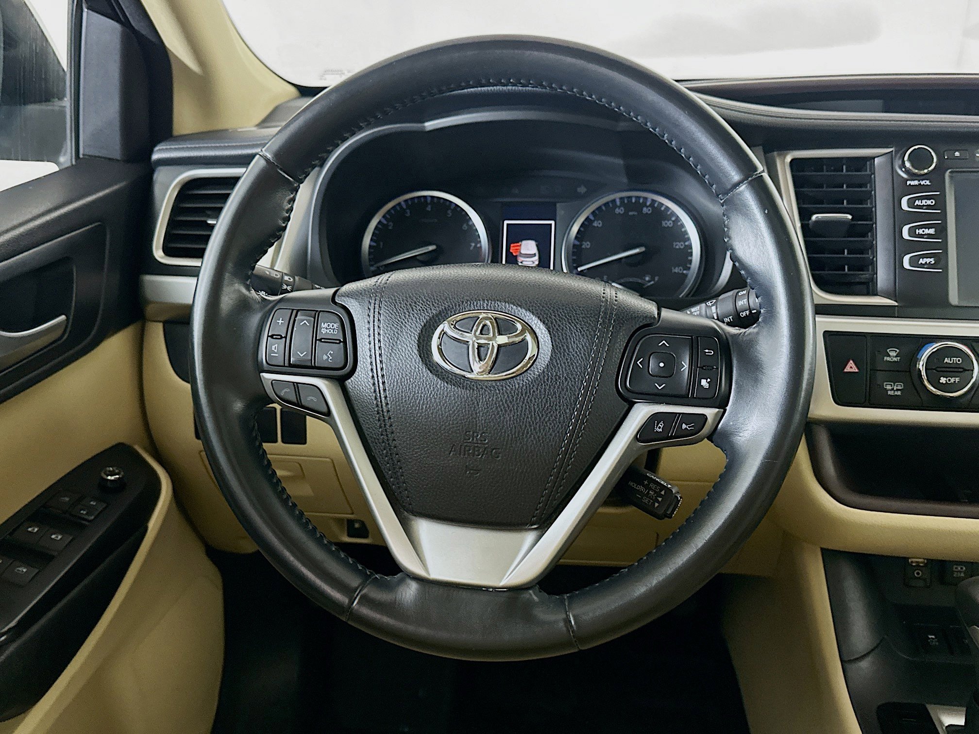 Used 2017 Toyota Highlander XLE FWD image 18