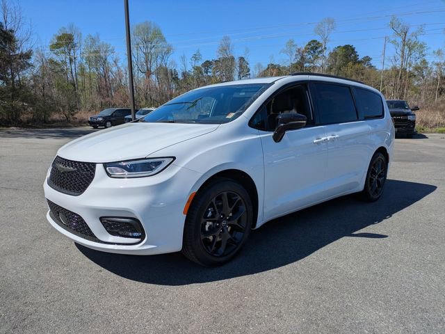 New 2026 Chrysler Pacifica Limited image 8