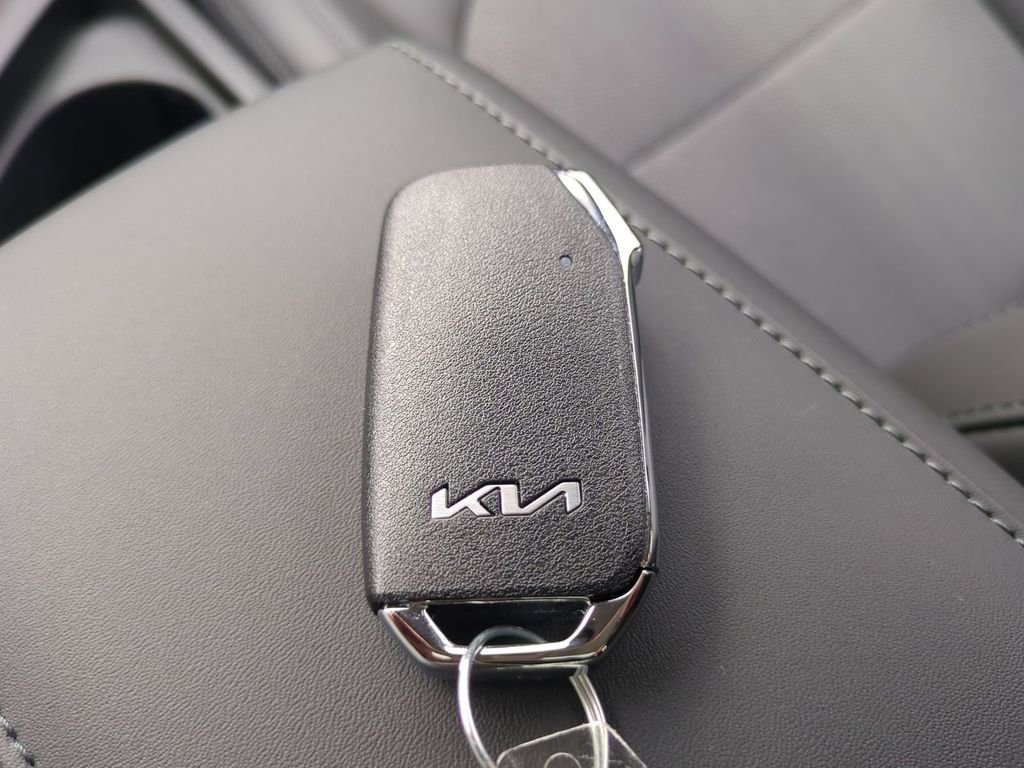 New 2025 Kia Niro EX image 29