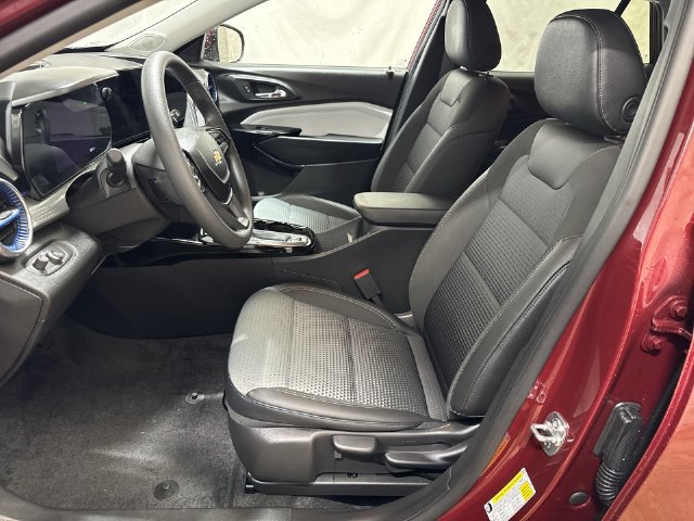 Used 2025 Chevrolet Trax LT FWD image 10