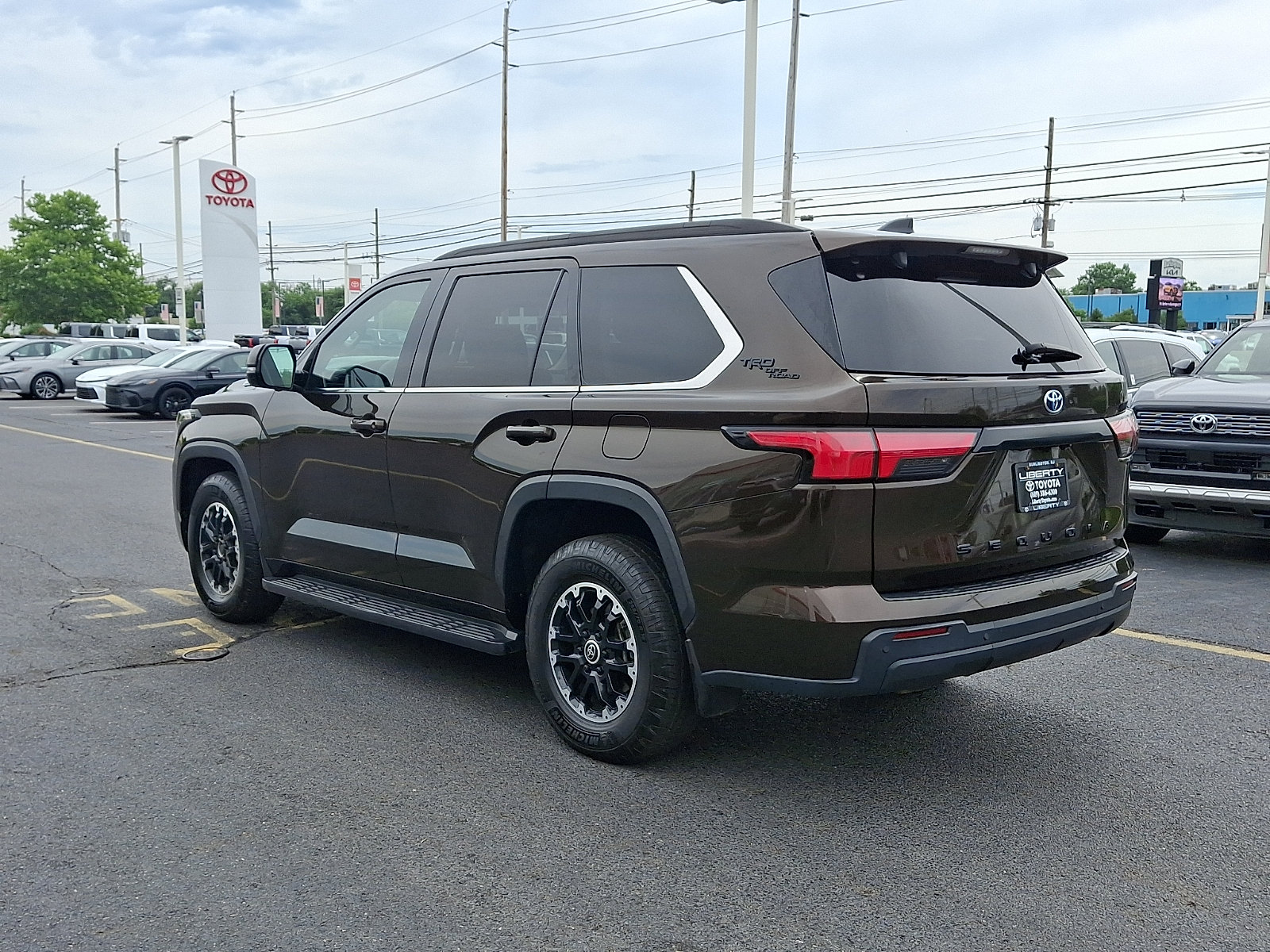 Used 2023 Toyota Sequoia SR5 w/ TRD Off-Road Package AWD/4WD image 4