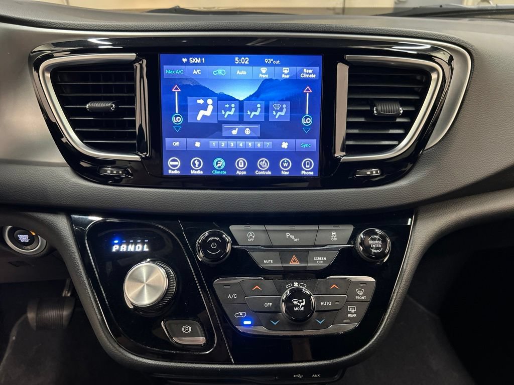 Used 2019 Chrysler Pacifica Touring Plus w/ S Appearance Package FWD image 25