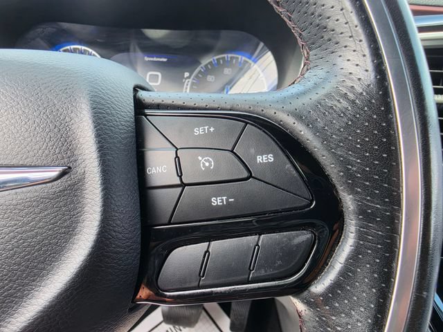 Used 2020 Chrysler Pacifica Limited FWD image 32