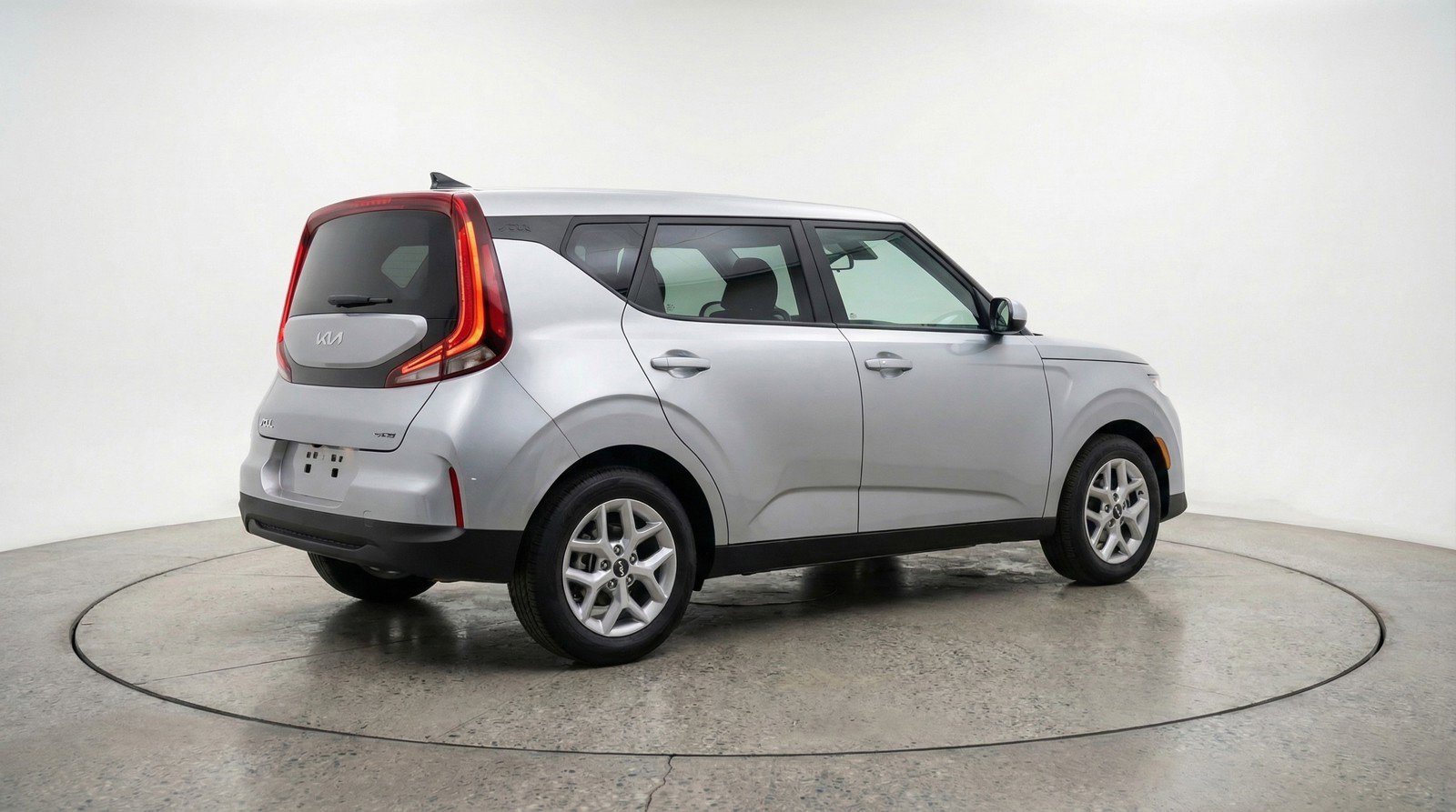 Used 2025 Kia Soul LX w/ LX Technology Package FWD image 7