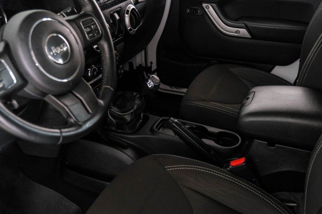 Used 2015 Jeep Wrangler Sahara AWD/4WD image 21
