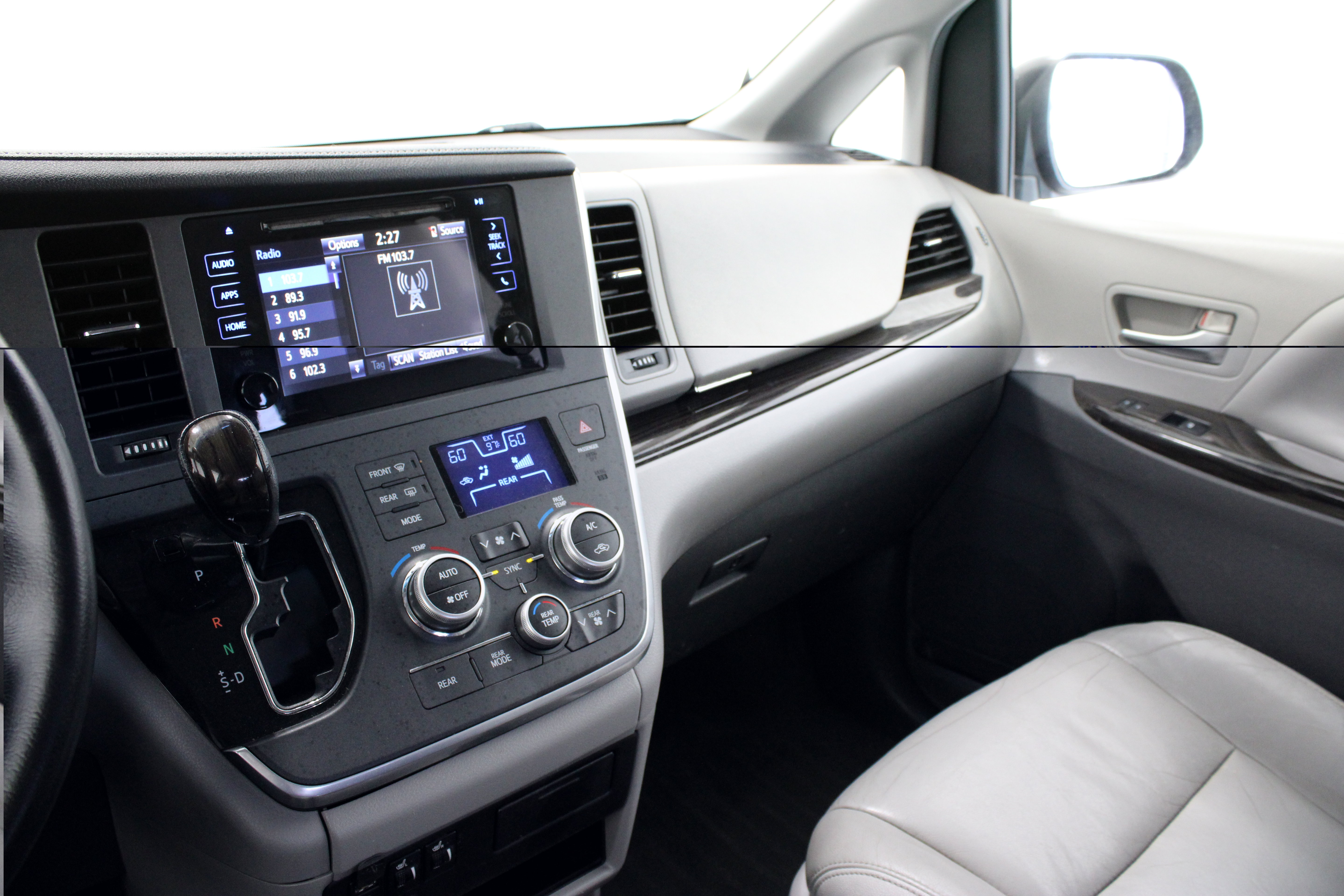 Used 2015 Toyota Sienna XLE AWD/4WD image 16