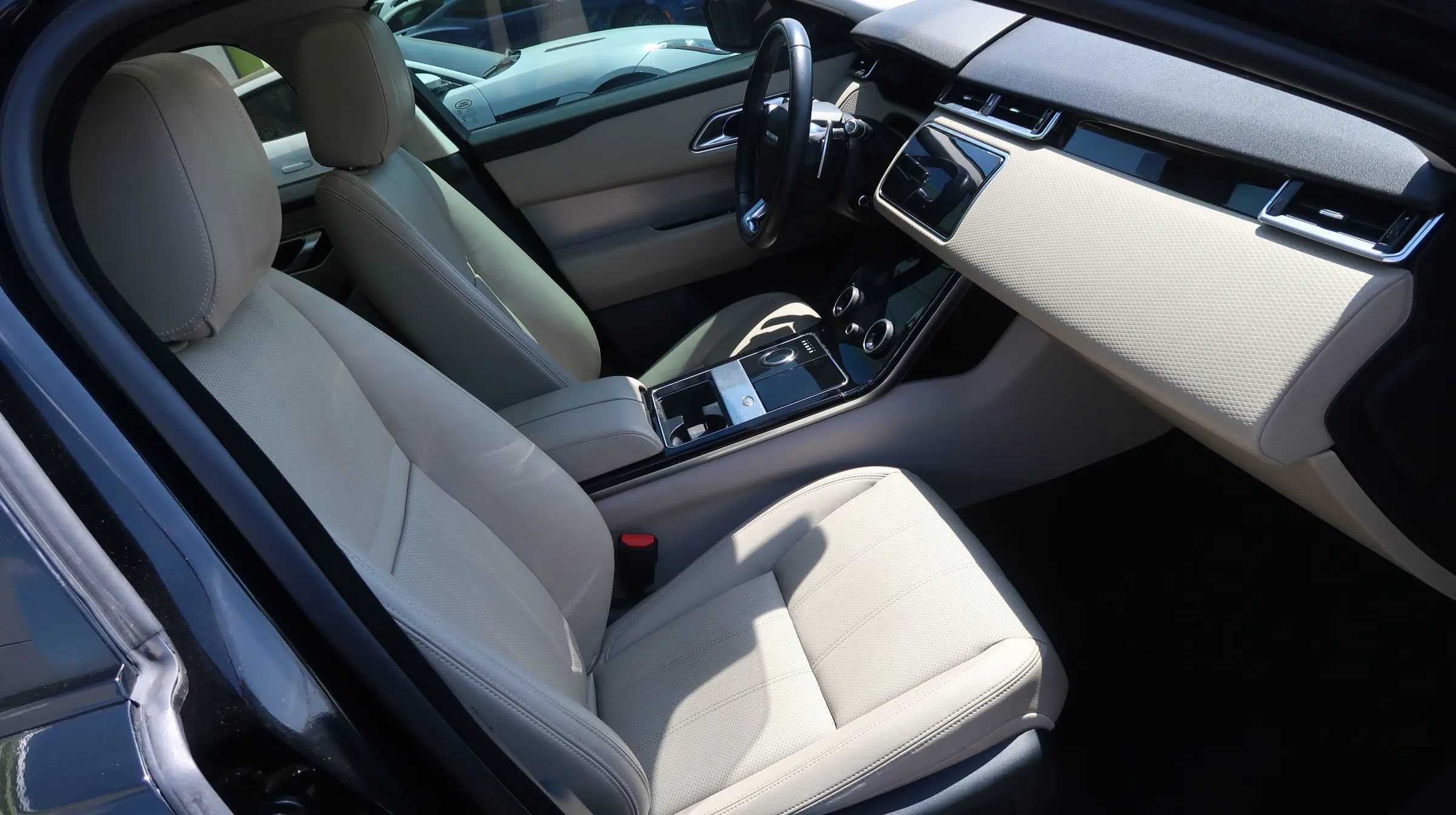 Used 2019 Land Rover Range Rover Velar R-Dynamic SE AWD/4WD image 26