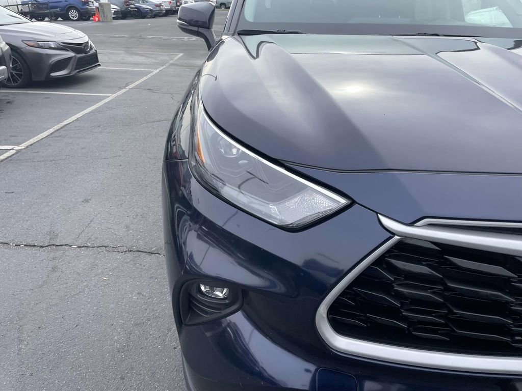 Used 2023 Toyota Highlander LE image 17