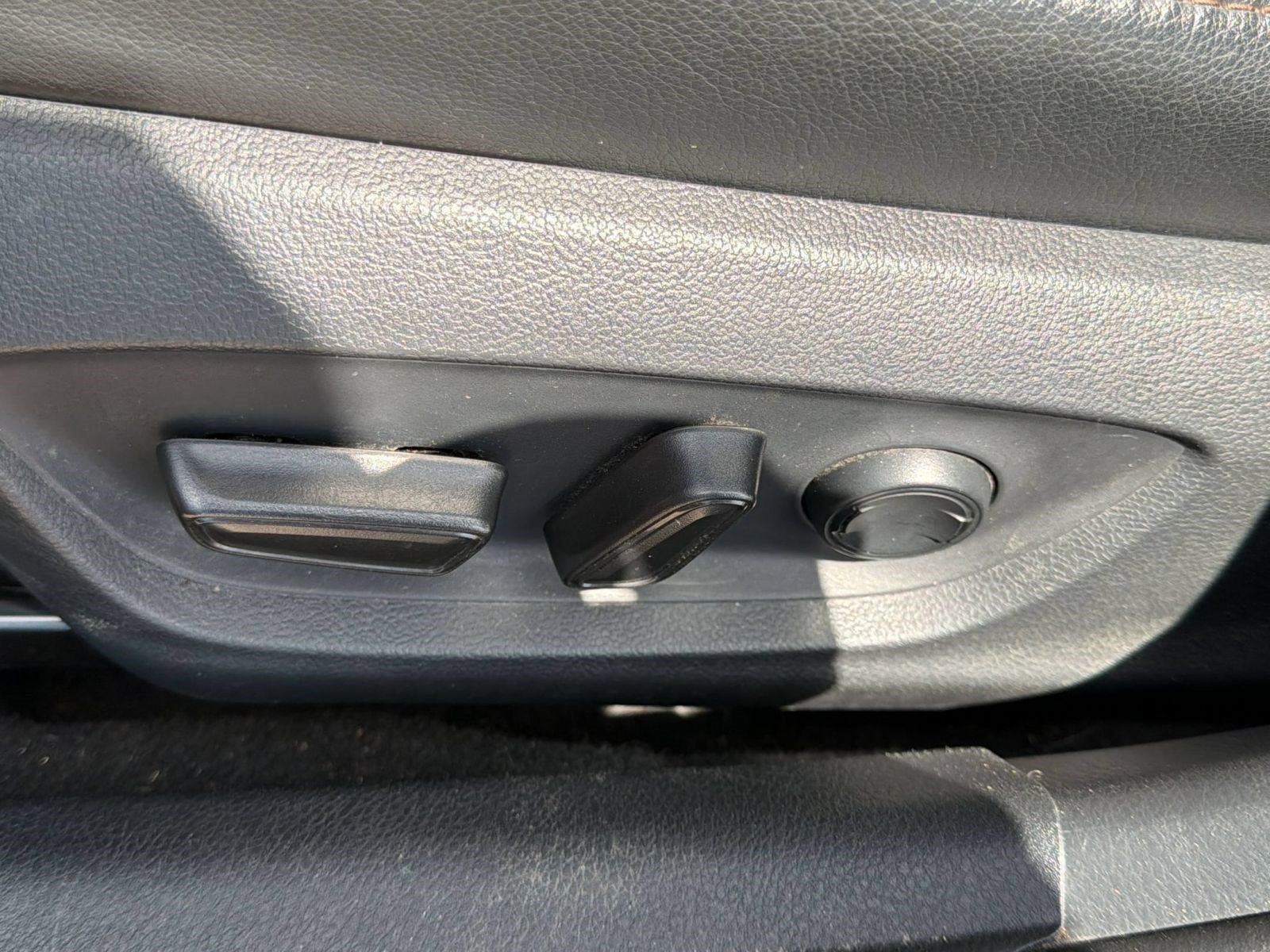 Used 2018 Toyota Camry XLE FWD image 13