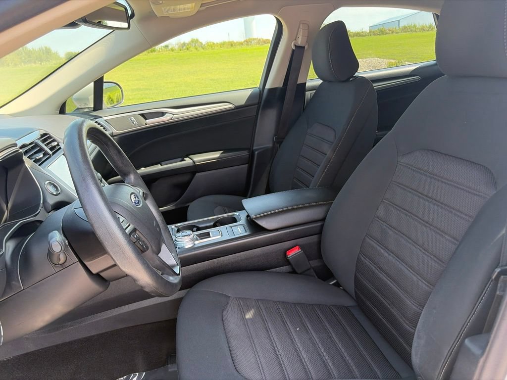 Used 2020 Ford Fusion SE FWD image 8