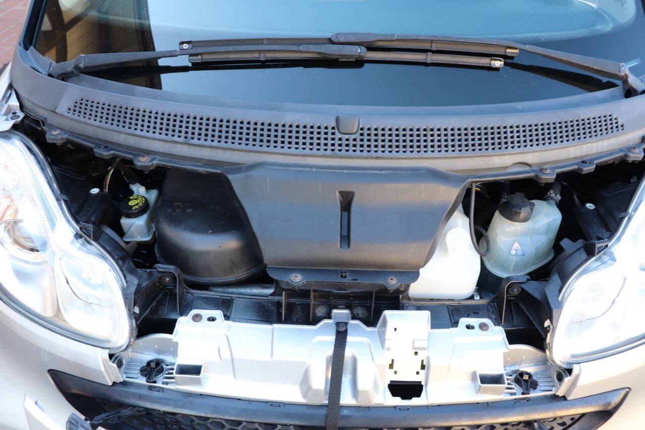 Used 2013 smart fortwo pure RWD image 32