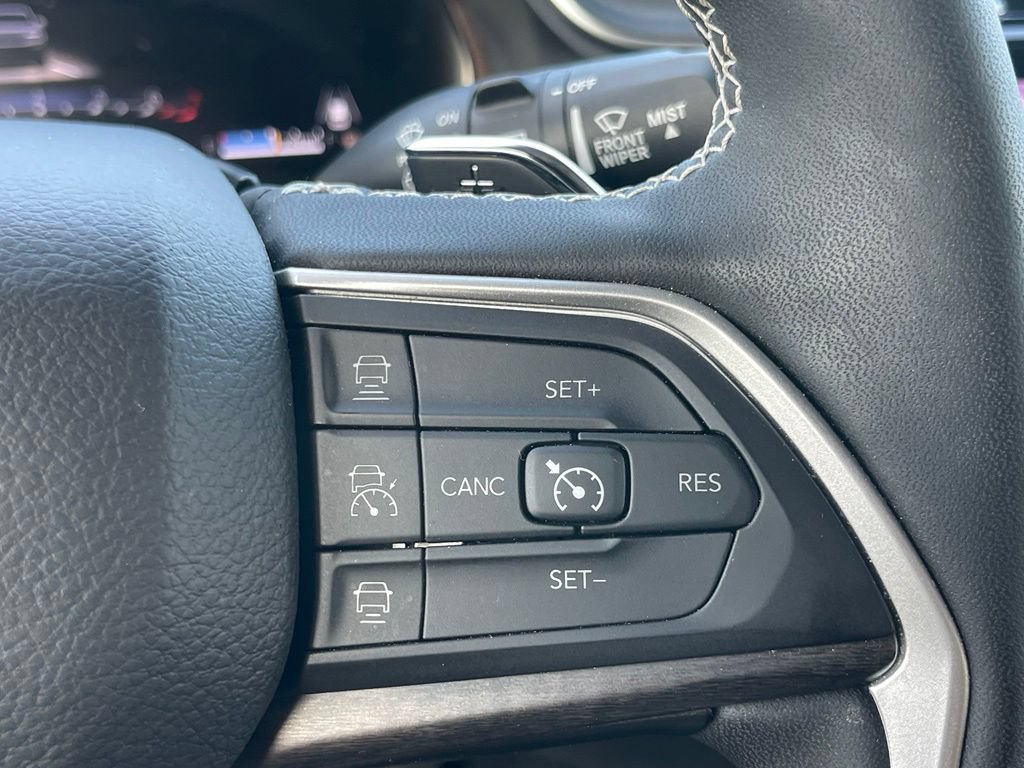 Used 2025 Jeep Grand Cherokee L Limited w/ Luxury Tech Group II AWD/4WD image 50